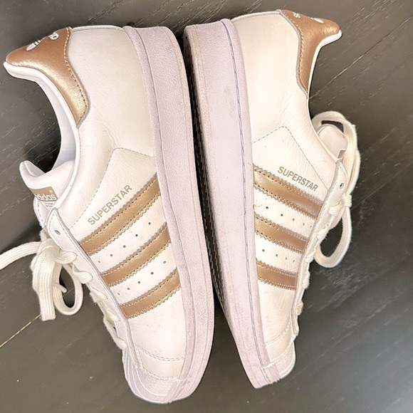 Adidas superstar shell toe white  gold stripes size 7 - Picture 3 of 10